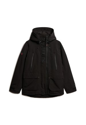 Schwarze Kapuzenjacke mit Reißverschluss, großen Fronttaschen und dem Logo "SUPERDRY" auf der Vorderseite. Hergestellt aus strukturiertem, wasserabweisendem Material.