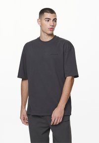 Pegador LOGO TEE - T-Shirt basic - washed volcano grey