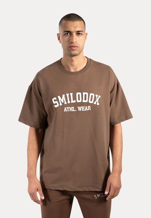KAYSON - Print T-shirt - dunkelbraun