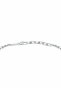Bracciale in metallo argentato con anelli ovali interconnessi, chiusura a moschettone sicura e piccola etichetta incisa con la scritta "SECTOR."