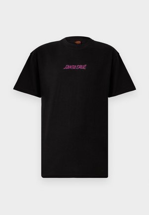 Μαύρο T-shirt με κοντά μανίκια, με μικρό ροζ και λευκό λογότυπο "Santa Cruz" στο κέντρο του στήθους.