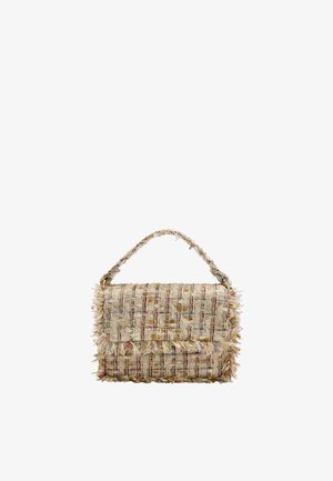 Wpleciona torba z teksturowanej, beżowej tkaniny ozdobionej kolorowymi nitkami. Posiada frędzlowy brzeg oraz uchwyt do noszenia. Prostokątny kształt.