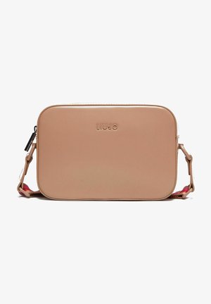 Sac bandoulière rectangulaire beige avec logo « LIU JO » embossé et bandoulière réglable et amovible avec des rayures roses et rouges.