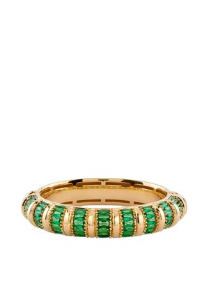 Bracciale rigido in oro con file verticali equamente distanziate di pietre preziose rettangolari verdi lungo la fascia.