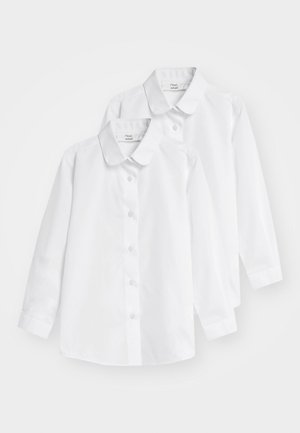 Zwei weiße Langarmhemden mit einem runden Kragen, Knopfverschluss und einer glatten Baumwolltextur. Geeignet für die Schule.