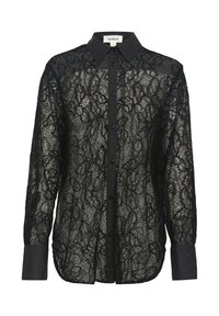 Camicia di pizzo nero con un motivo floreale, colletto classico, chiusura a bottoni frontale e maniche lunghe con polsini e patta nera piena.