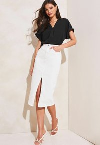 Lipsy UTILITY SHORT ROLL SLEEVE - REGULAR FIT - Blúzka - black