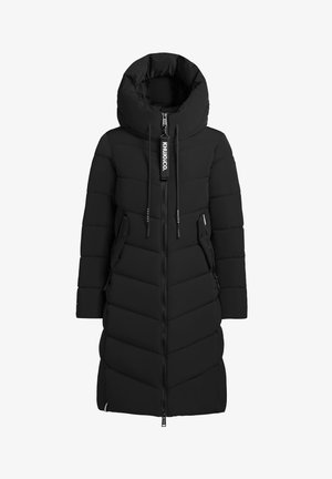Lungo cappotto invernale imbottito nero con grande cappuccio, chiusura frontale con zip, due tasche laterali con zip e targhetta del cursore con il marchio.