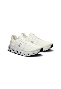 On CLOUDSWIFT 4 - Laufschuh Straße - white white