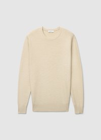 Cremefarbener Pullover mit geripptem Muster, rundem Ausschnitt und langen Ärmeln, aus weichem, strukturiertem Strickmaterial gefertigt.