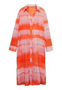 Langes Hemd mit einer Knopfleiste an der Vorderseite, mit einem Batikmuster in Orange und Pink, aus leichtem Stoff, mit langen Ärmeln und seitlichen Schlitzen.