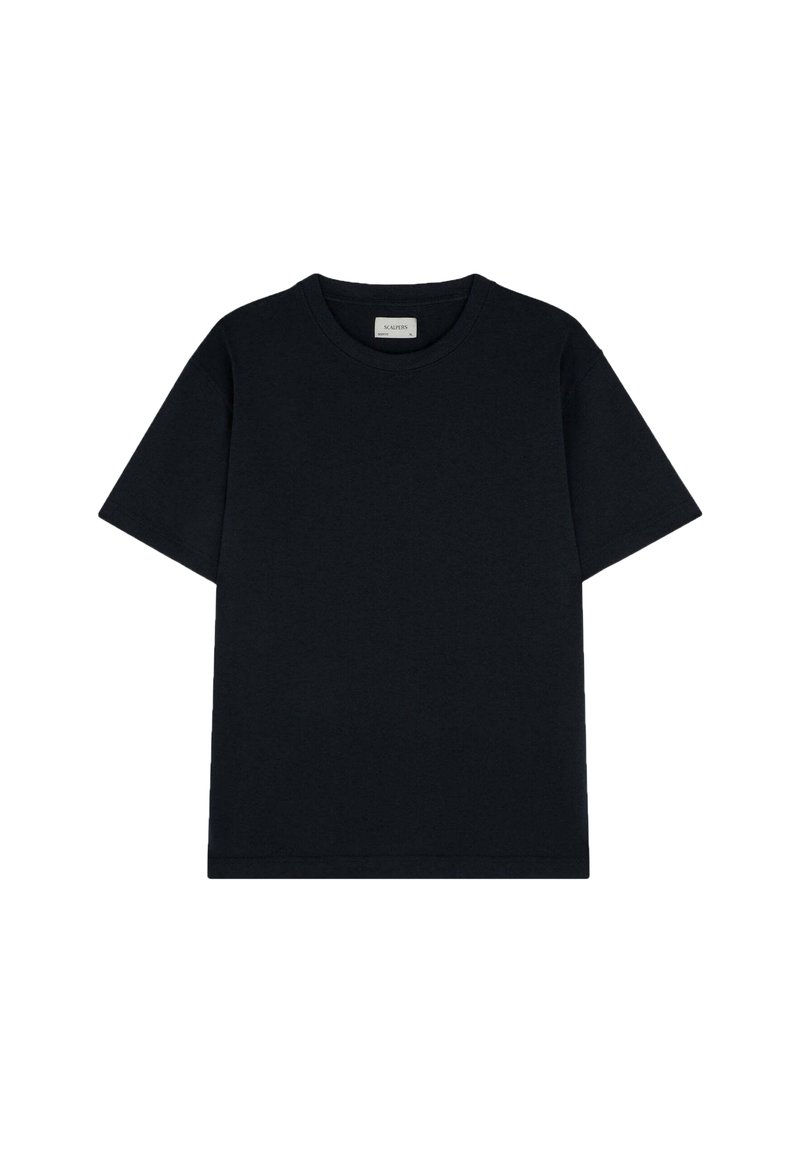 Camiseta de algodón negra con un corte clásico de cuello redondo y mangas cortas, con un ajuste relajado y sin patrones ni acentos visibles.