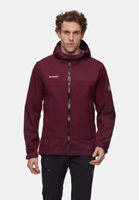 Giacca impermeabile bordeaux con zip frontale, cappuccio regolabile e dettaglio del logo. Tessuto texturizzato con pannelli a contrasto sulle maniche.