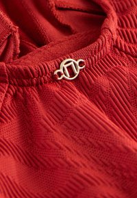 Unselected, rust red textured