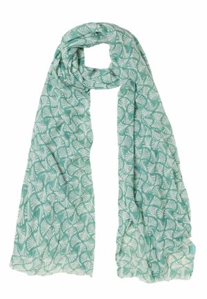 Lyseblågrøn tørklæde med hvid ginkgo-blad mønster, løst foldet med en stoffetiket i den ene ende, vist på en hvid baggrund.