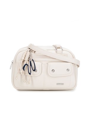 Crème leren schoudertas met twee voorkruimelpockets, zilverkleurige accenten en een decoratieve charme met een blauwe accent. Inclusief verstelbare schouderband.