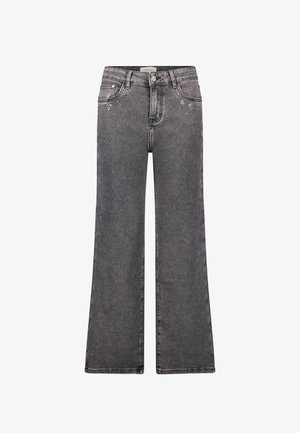 Szare dżinsy o prostym kroju i wysokim stanie, z zapięciem na guzik, kieszeniami z przodu i małymi ozdobnymi metalowymi ćwiekami wokół kieszeni i boków.