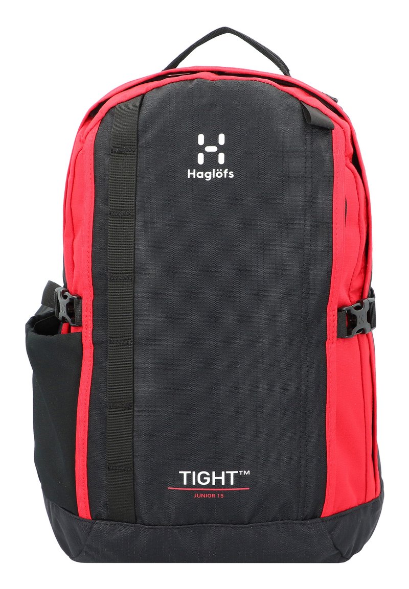 Rucksack in Rot und Schwarz aus strapazierfähigem Stoff, mit verstellbaren Trägern, Seitentasche und Logoetikett. Kompakte Bauweise mit verstärkten Nähten.