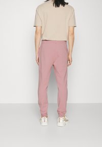 HUGO Jogginghose - light pink