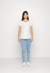 Marc O'Polo DENIM SHORT-SLEEVE CHEST-POCKET - Pamata T-krekls - scandinavian white