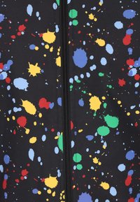 Zwarte stof met een veelkleurig spetterpatroon in geel, blauw, groen, rood en wit. Gecentreerde ritsluiting aan de voorkant.