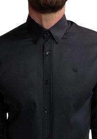 BENSON & CHERRY CHEMISE - Chemise classique - noire
