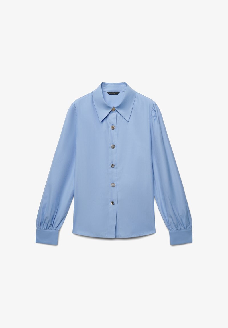 Blusa a maniche lunghe azzurro chiaro con un ampio colletto, chiusura a bottoni e maniche a sbuffo. Realizzata in tessuto liscio con bottoni in tono argentato.