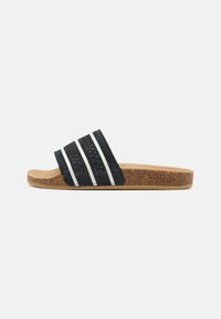 Unselected, core black/core white