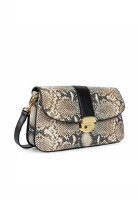 Borsa a stampa serpente, con superficie texturizzata, dettagli in pelle nera, chiusura con gancio dorato e una sola tracolla regolabile.