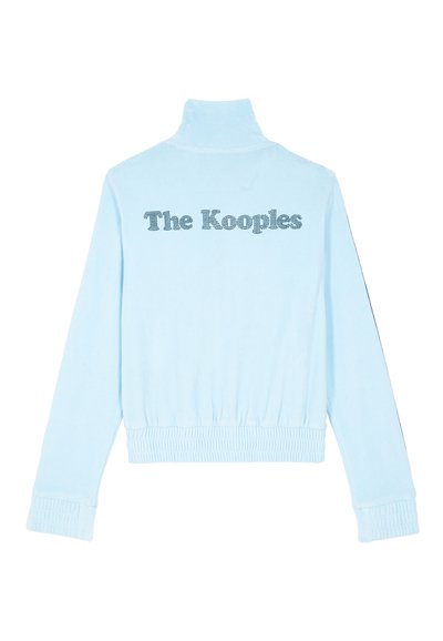 lichtblauwe fleece crewneck sweatshirt met ribgebreide manchetten en zoom, met "The Kooples" in donkerblauwe studs op de achterkant.