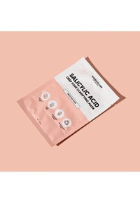 Rosa Verpackung für eine tiefenreinigende Maske mit Salicylsäure zur Porenklärung, mit weißem Deckel, Symbolen, minimalistischem Design und klarer Beschriftung.
