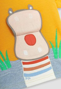 JoJo Maman Bébé REGULAR FIT - Apdrukāts T-krekls - yellow hippo