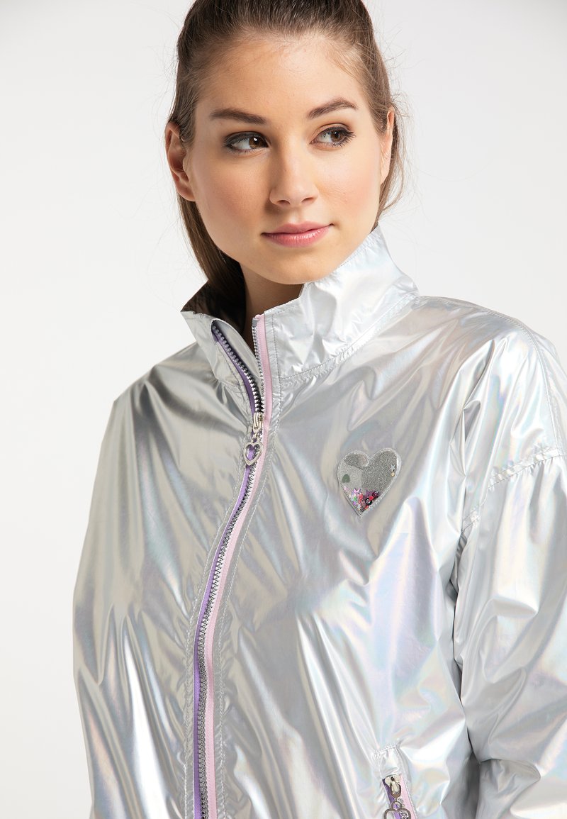 Damen Leichte Jacken | myMo Leichte Jacke silver holographic/silberfarben - DJ74241 Damen Leichte Jacken | myMo Leichte Jacke silver holographic/silberfarben - DJ74241