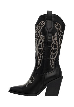 Schwarzer Cowboy-Stiefel aus Leder, mit spitzem Zeh, hohem Blockabsatz und kunstvollen weißen Nähmustern an den Seiten.