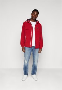 Tommy Jeans CHICAGO  - Vindjacka - magma red