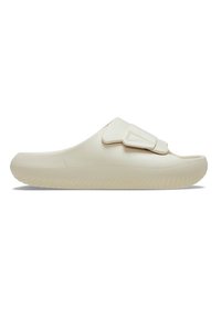 Sandale à enfiler de couleur crème avec une forme galbée, semelle extérieure texturée et sangle réglable pour un ajustement sécurisé. Fabriquée en matériau synthétique durable.