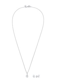 Silberkette mit einem runden Anhänger, der eine vertikale Linie zeigt. Enthält passende Steckerohrringe, alle mit glatter Textur.