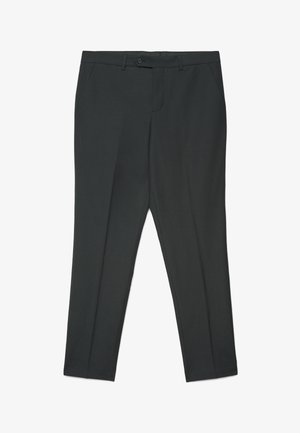 Schwarze formelle Hose mit vorderen Falten, Seitentaschen, Knopf- und Reißverschluss sowie Gürtelschlaufen, flach auf weißem Hintergrund präsentiert.