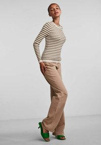 Pieces PCCRISTA O NECK  - Maglione - fossil