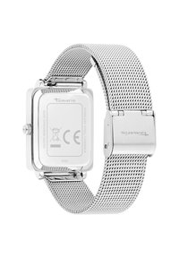 Silberne Mesh-Armbanduhr mit einem quadratischen Gehäuse aus rostfreiem Stahl, das eine glatte Oberfläche und einen Verschluss für sicheren Halt bietet.