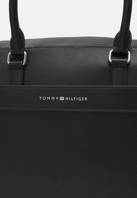 Tommy Hilfiger TEXTURE DUFFLE UNISEX - Sac week-end - black