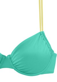 Turquoise bikini top met gevoerde cups, textuurstof, plooidetails en gele verstelbare bandjes. Soepele oppervlakte en gevormde vorm.