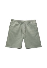 Shorts vert clair en tissu doux, dotés d'une taille élastique avec cordon de serrage, de deux poches latérales et de coutures soignées.
