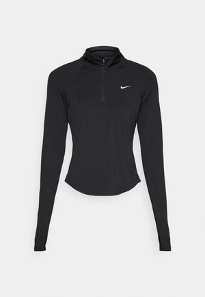 Svart idrettsgenser med lange ermer, høy krage og kvart glidelås. Har en tettsittende passform og en hvit Nike-logo på brystet.