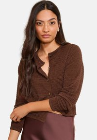 Neselectat, chocolate brown