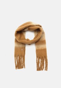 Écharpe en laine marron avec une texture douce, présentant des rayures horizontales plus claires et des bords frangés. Comprend un petit accent logo.