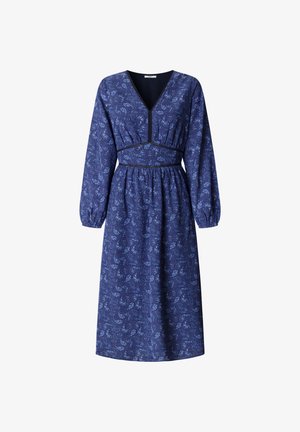 Blauwe midi-jurk met lange pofmouwen, V-hals, getailleerde taille en subtiel bloemmotief.