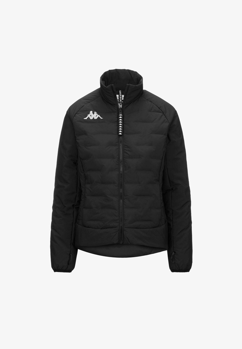 Giacca nera imbottita con colletto alto, chiusura con zip, polsini elastici e un piccolo logo bianco nella parte superiore sinistra del petto.