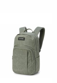 Zaino verde Dakine con due scomparti principali con zip, tasca frontale con zip, spallacci imbottiti e tasche laterali in rete.