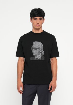 - T-shirt z nadrukiem